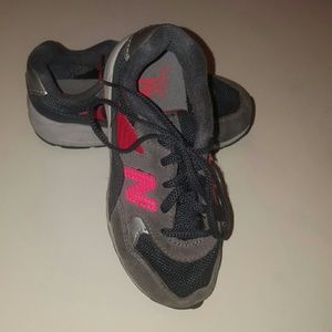 New Balance 580 Gray Toddler shoe (9.5)