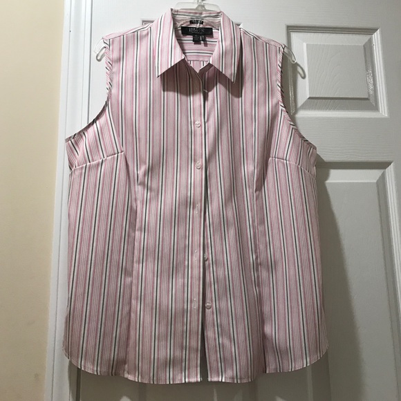 Sleeveless collared work blouse