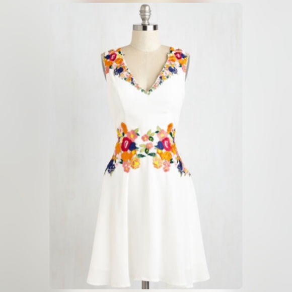 ModCloth Dresses & Skirts - ModCloth Chi Chi London fantasy floral dress 6