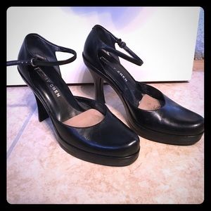 Cute black heels with ankle straps. Size 8.