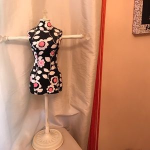 PB TEEN Dress Frame Jewelry Holder