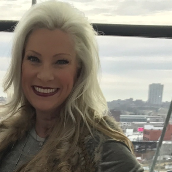 Meet your Posher, Kelly - Picture 1 of 1