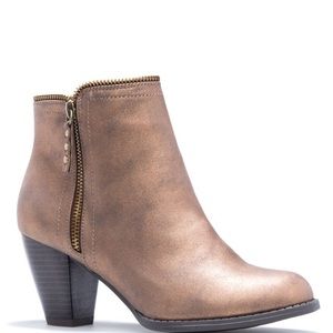 Shoedazzle Bronze Booties!