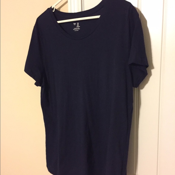Basic navy blue crew neck from GAP