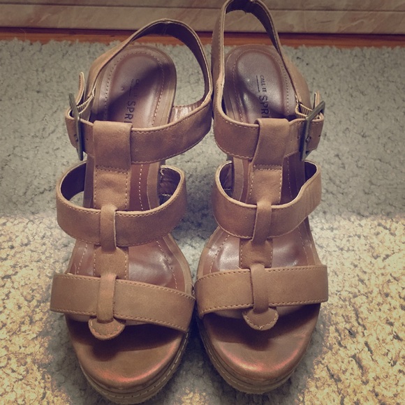 Brown wedges size 6