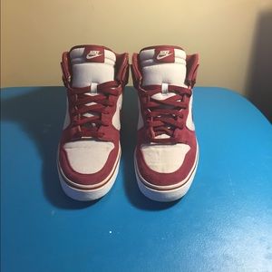 Preowned Burgundy and grey  Nikes size 10.5