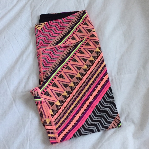NWOT VSX crop leggings