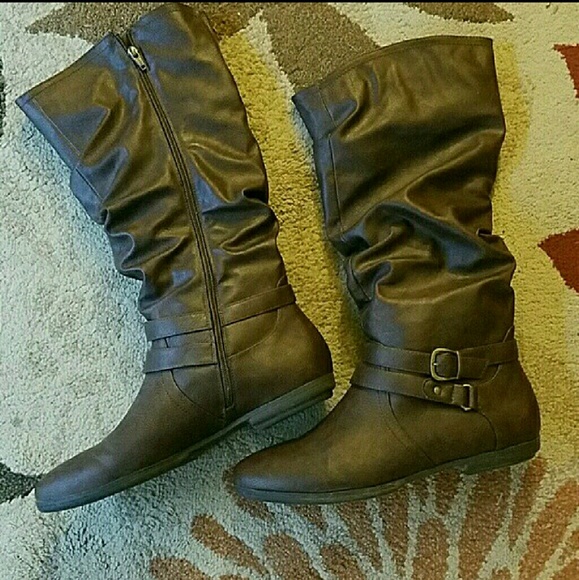 LIKE NEW Brown Boots