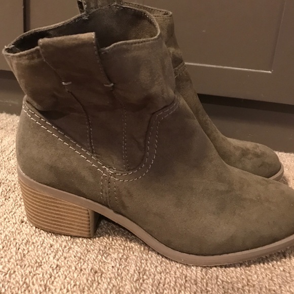 Suede ankle boots!
