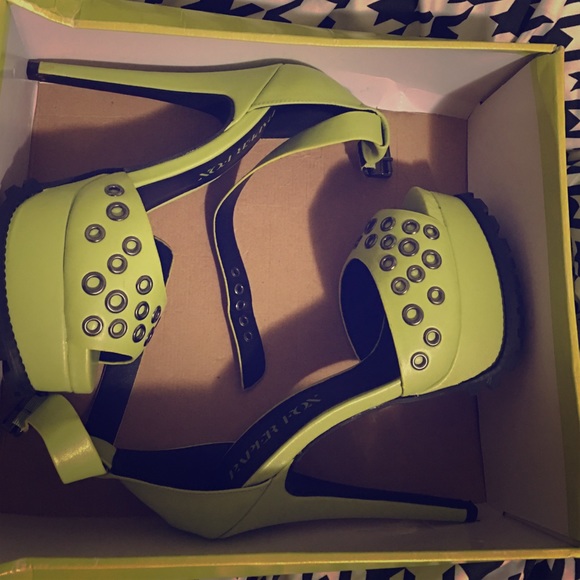 Franky PaperFox Lime Pumps