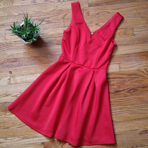 Francesca's Collections Dresses & Skirts - NWT Francesca's Red Keyhole Dress