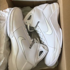 Nike hyperdunk 08 brandNew in box