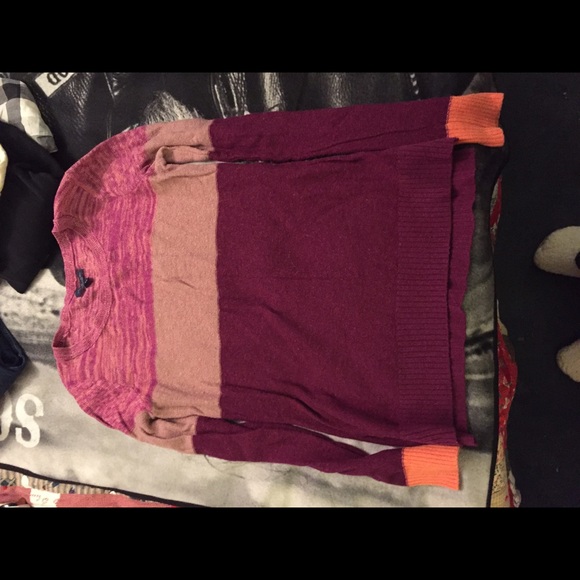 American Eagle Sweater!