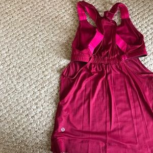 Lululemon workout top with build in bra