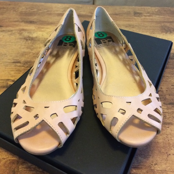Beige Blush Peep toe Cut out Flats sz 8 NEW