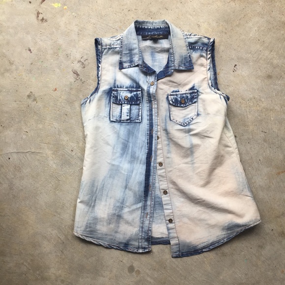 2 Haute Tops - Poshmark Editor's Pick 8/7 Acid Wash Button Tank