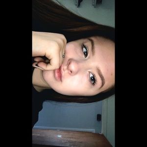 Meet your Posher, Adella