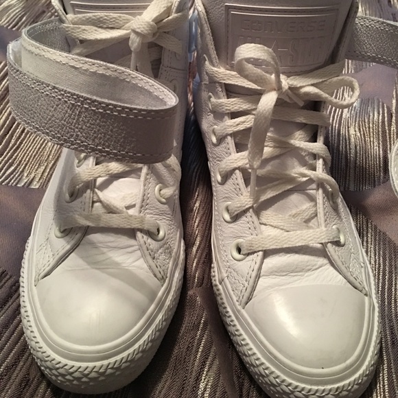 High top leather converse w/ strap! Women's 6!
