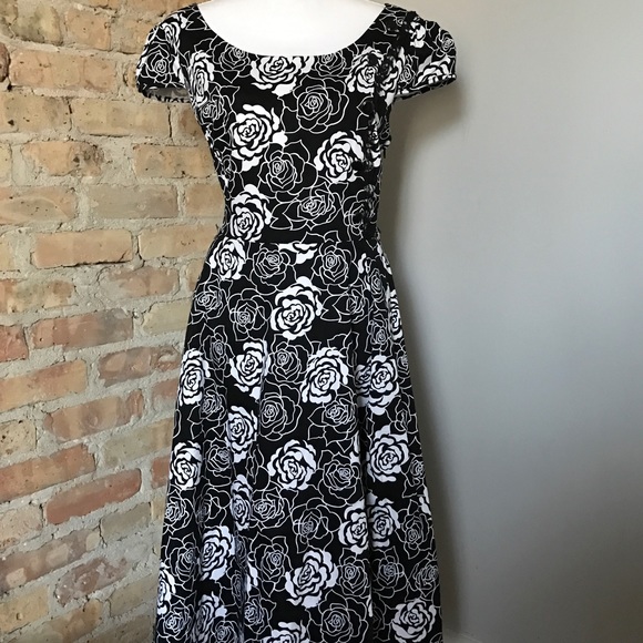 ModCloth Dresses & Skirts - 🔥HP⭐️NWT ModCloth Hearts&Roses London dress sz20