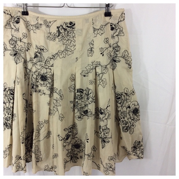 Ann Taylor Dresses & Skirts - Ann Taylor Embroidered Skirt