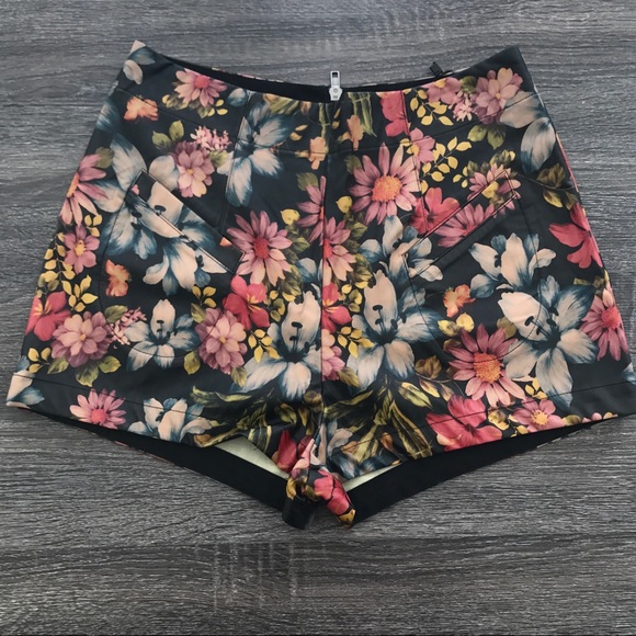 Style Link Miami Pants - Sale ⬇️ Floral Faux Leather Shorts
