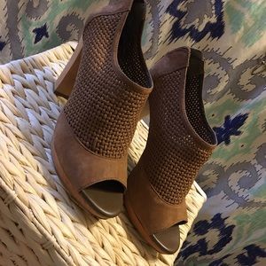 Banana Republic Heel