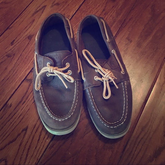 Boys Sperry boat shoes size 6
