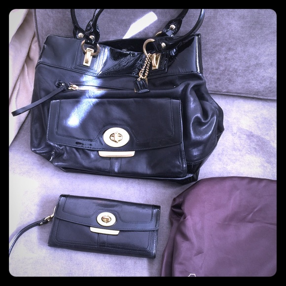 Coach Hamptons Handbag with Wallet Black - Picture 1 of 4