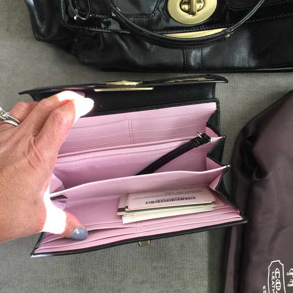 Coach Hamptons Handbag with Wallet Black - Picture 4 of 4