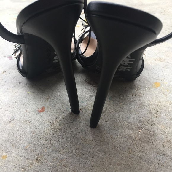 Black Heels with Flowers - Picture 3 of 4