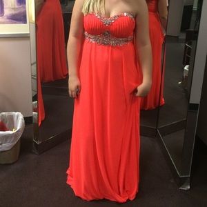 Junior's Formal Strapless Dress