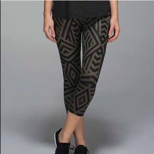 Lululemon crops size 8