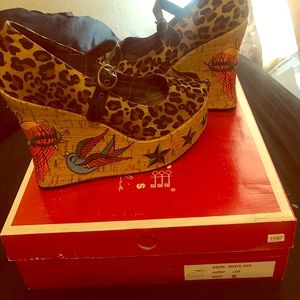 Cork wedge tattoo embroidered shoes