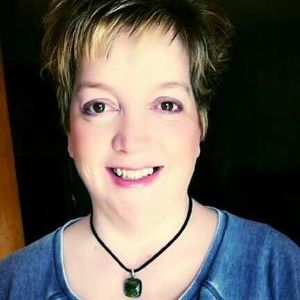 Meet your Posher, Launa