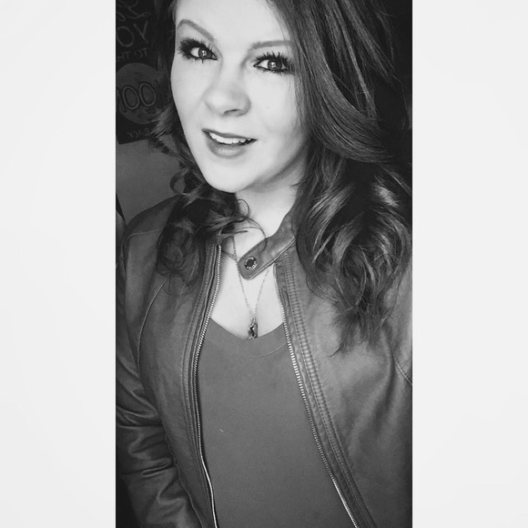 Meet your Posher, Kelsey - Picture 1 of 1