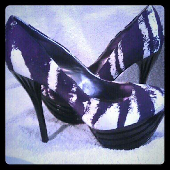 bebe stipe heel platform