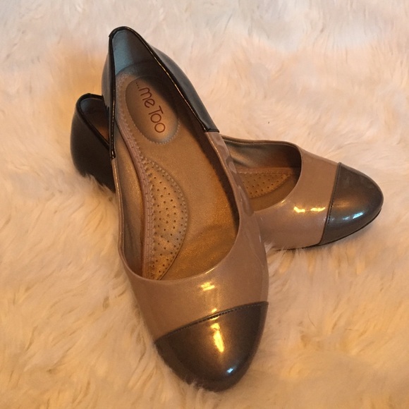 Comfy tricolor flats by me too.