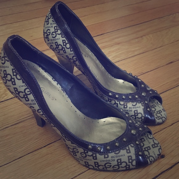 BCBG brown and tan peep-toe heels size 7