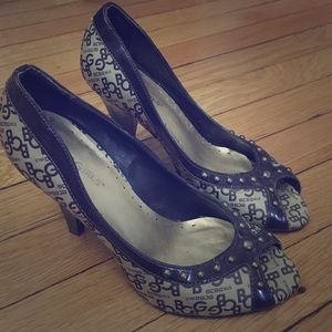BCBG brown and tan peep-toe heels size 7