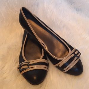 Black with beige piping flats
