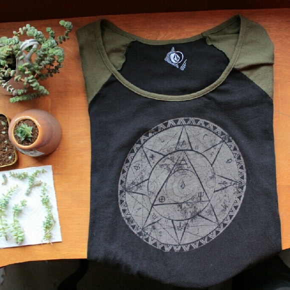 66 volcom tops volcom raglan from s closet on 66 volcom tops volcom raglan from s closet on