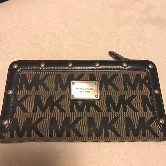 💯% Authentic Michael Kors Wallet