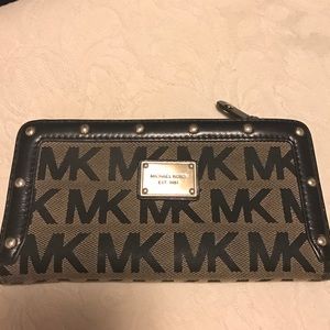 💯% Authentic Michael Kors Wallet