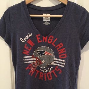 Navy New England patriots vneck tee