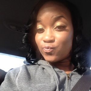 Meet your Posher, Mya