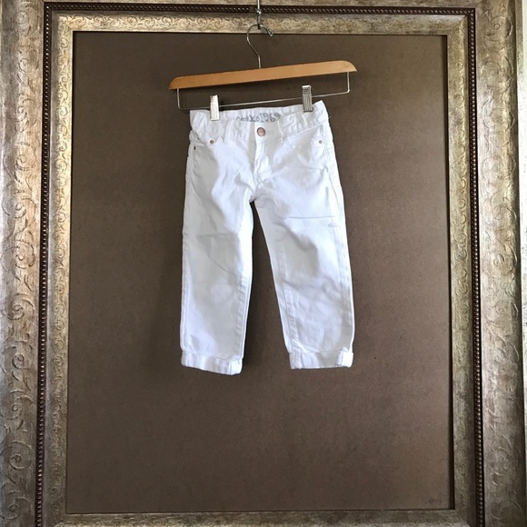 White denim cuffed capris.