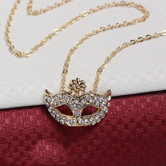 Bedecked &Bedazzled Jewelry - 💎 Mardi Gras Mask Pendant Necklace & Earrings
