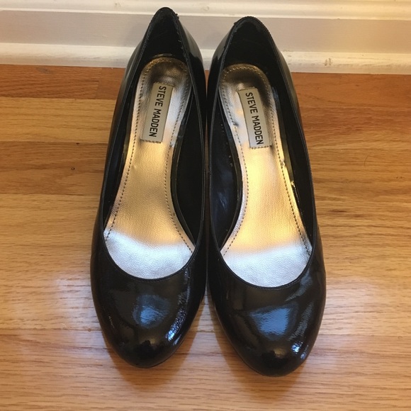 Steve Madden Shoes - Steve Madden black patent pumps