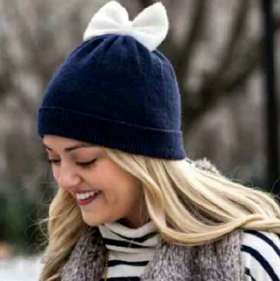 kate spade Accessories - ♠New Kate Spade Black Beanie w/ White Bow