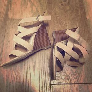 Forever 21 women's 8.5 tan wedge